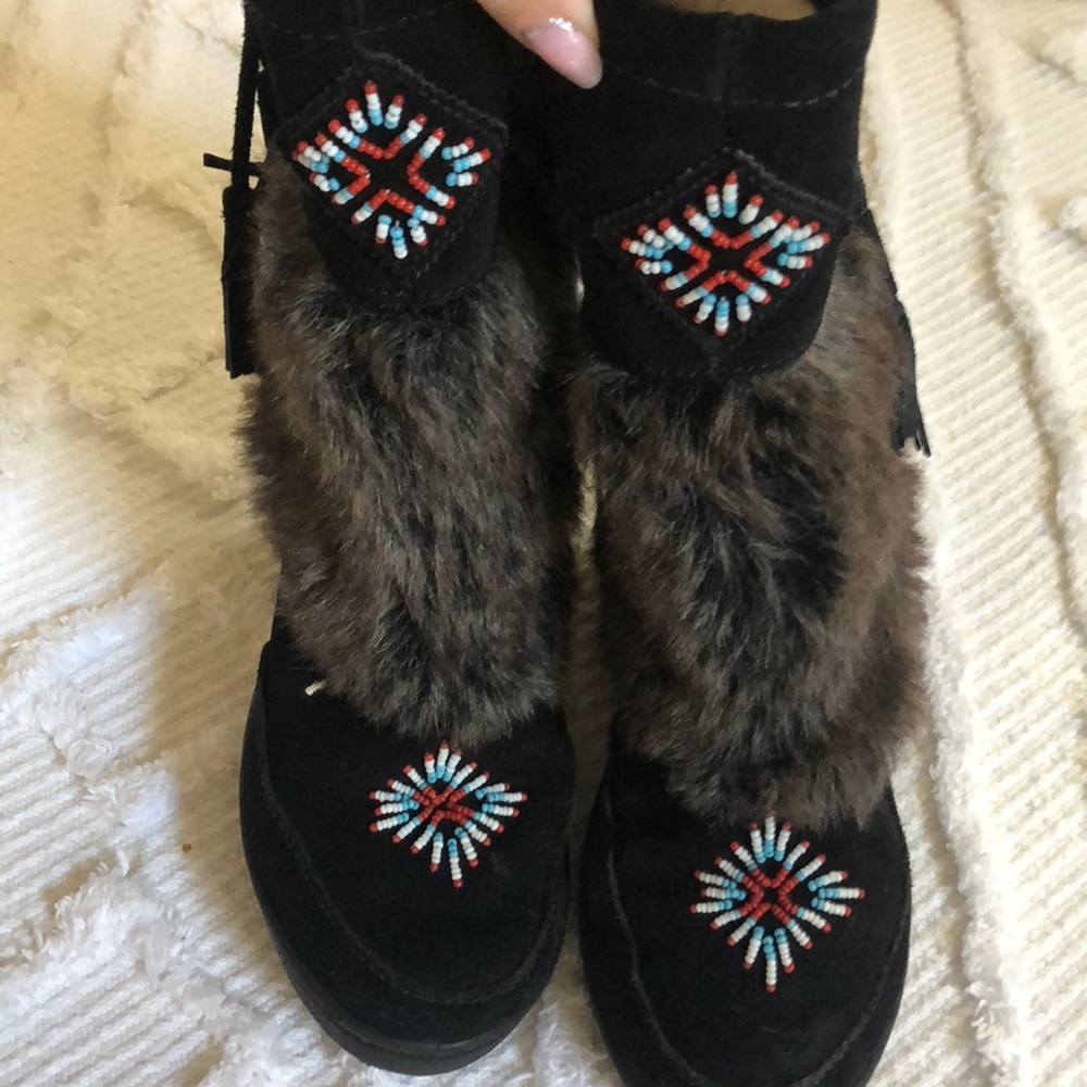 Minnetonka  Muk Luk Boots